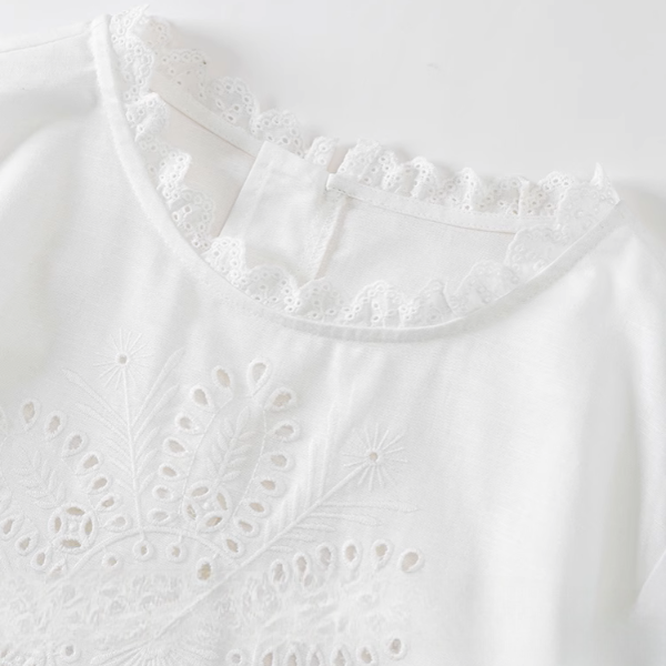 カットワークレースボックス型クロップドTシャツ《Z01002》