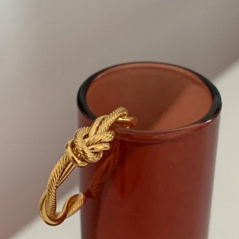 結び目キュッとしたリング