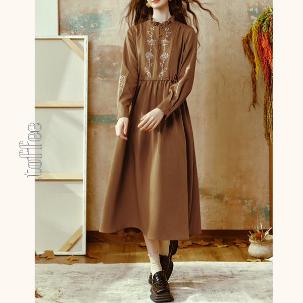 【2color】ローズ刺繍フリルネックワンピース 《Z00681》