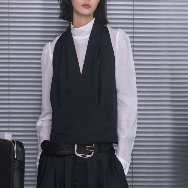 Vネックバックフリルデザインベスト Z00552