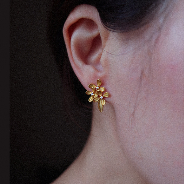 金色のフラワーピアス Z00150