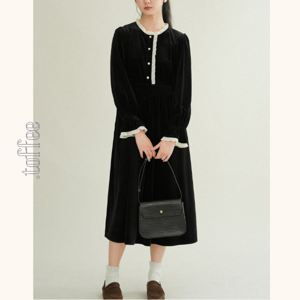 レースディテールグロッシーブラックワンピース 《Z00760》