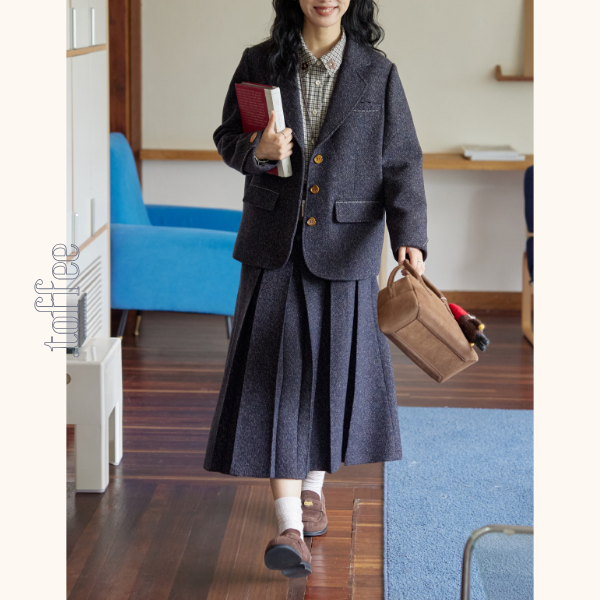 ミドル丈ジャケット&プリーツスカートのウールセットアップ Z00559