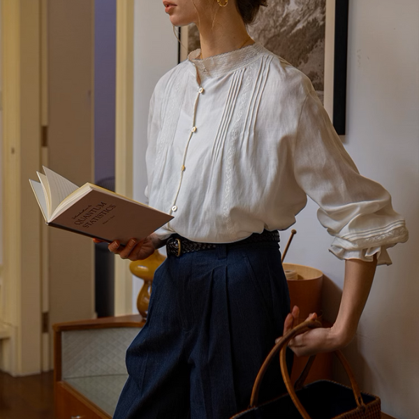 【2color】レース刺繍&バックボタンディテールブラウス《Z00869》