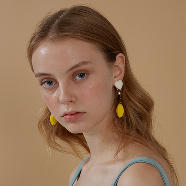 【2pattern】ハート、月と星、黄色の楕円体のドロップイヤーアクセサリー 《Z00796》