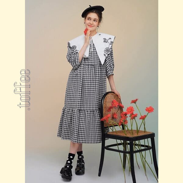 繊細バラ刺繍のつけ襟:あなただけの魔法のアクセサリー 《C0212》