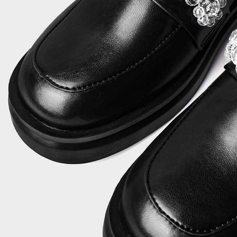 ビジューが光るブリテッシュローファー