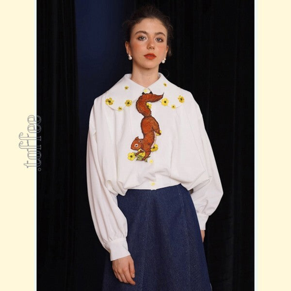 森のファンタジー:花の妖精と無邪気なリスの刺繍タイ 《C0190》