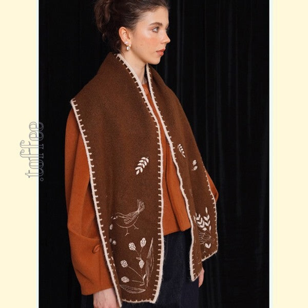 自然と夢が織りなす芸術的アクセサリー:鳥と植物刺繍のショール 《C0192》