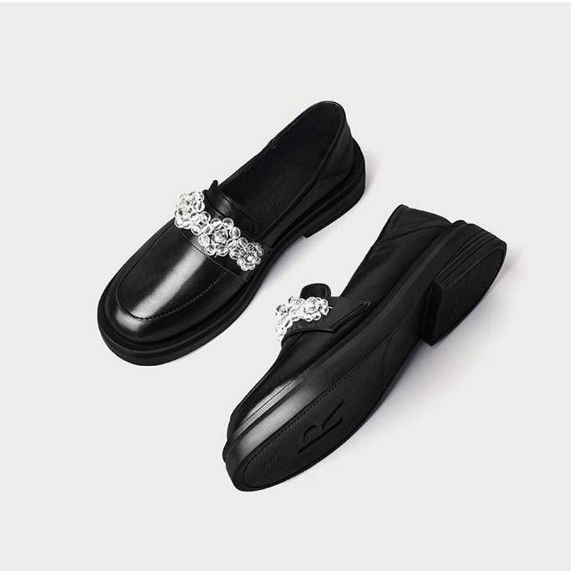 ビジューが光るブリテッシュローファー