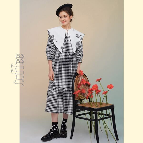 繊細バラ刺繍のつけ襟:あなただけの魔法のアクセサリー 《C0212》