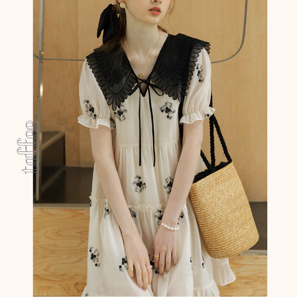 黒襟レトロフラワーの物語ワンピース《Z01088》