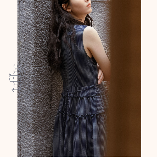 小さな格子のネイビーノースリーブワンピース《Z01089》