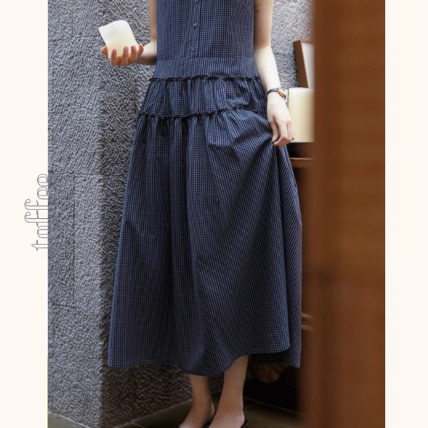 小さな格子のネイビーノースリーブワンピース《Z01089》