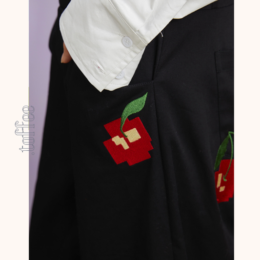チェリー刺繍重ね着風テーパードパンツ 《Z00699》