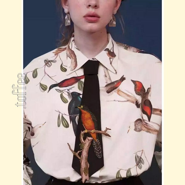 【3color】自由を纏う:手仕事の鳥刺繍タイ C0179