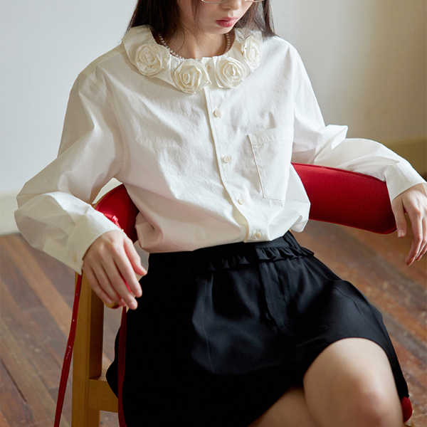 立体ローズ装飾ホワイトブラウス 《Z00766》