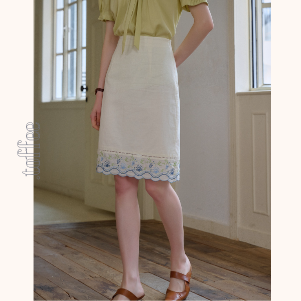 花柄刺繍が映えるレトロ可愛いセットアップ 《Z01117》