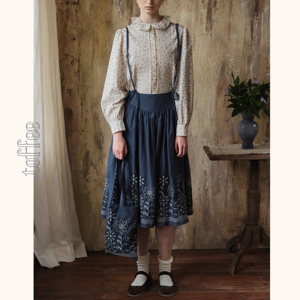 レトロ調花柄刺繍サスペンダースカート《Z01109》