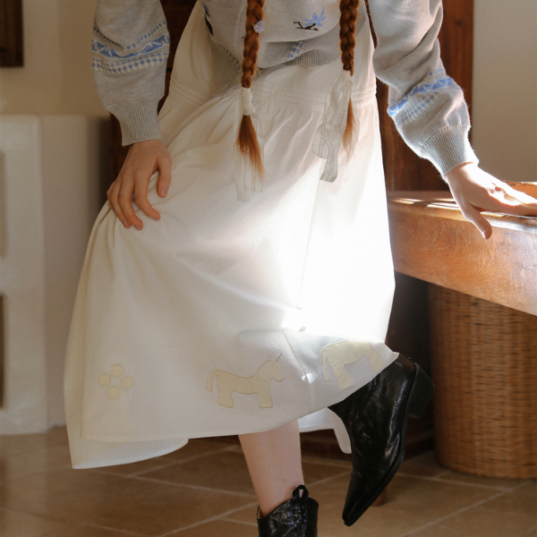 ポニーパッチ刺繍フレアスカート《Z00824》