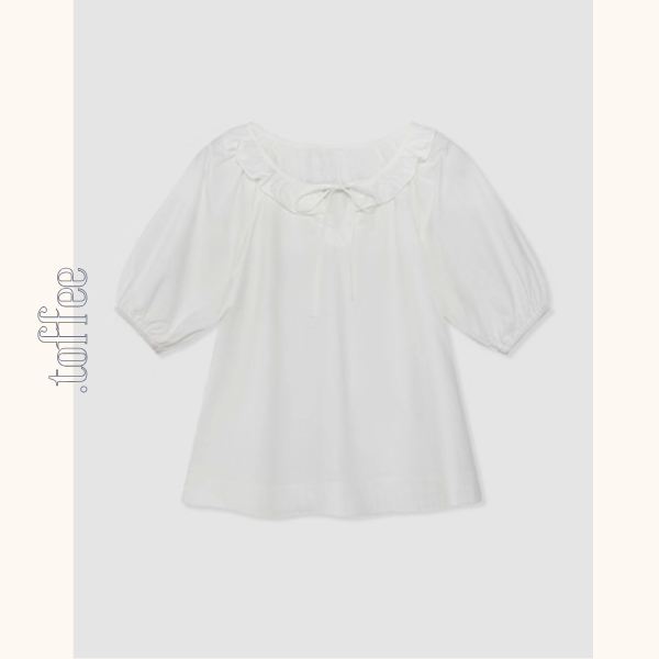 フリルネックとリボンのホワイトブラウス《Z01092》