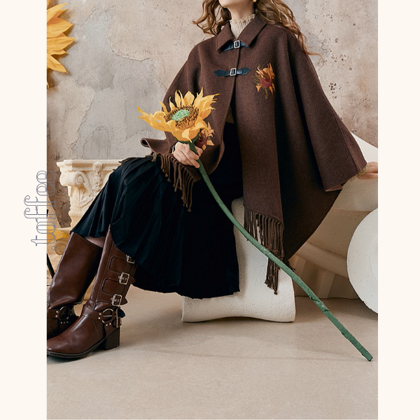 ひまわり刺繍のアートケープコート《Z01128》