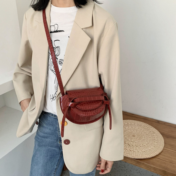 【4color】クロコ調エンボスプロセッシングショルダーバッグ AU-171