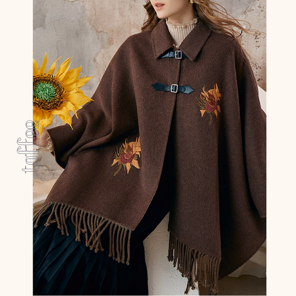 ひまわり刺繍のアートケープコート《Z01128》