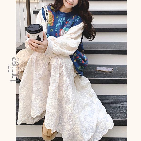 空と花の余白を縫うニットとワンピースのセットアップ《Z01152》