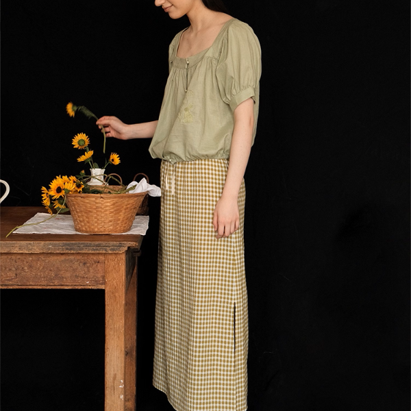 【2color】刺繍うさぎのスクエアネックブラウス《Z01046》