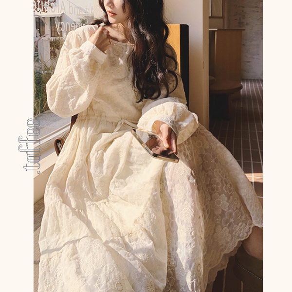 空と花の余白を縫うニットとワンピースのセットアップ《Z01152》