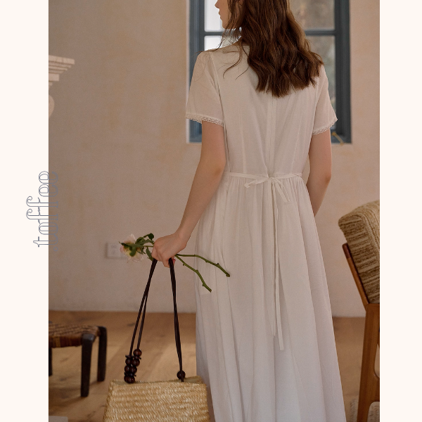 レース刺繍のホワイトロングワンピース《Z01093》