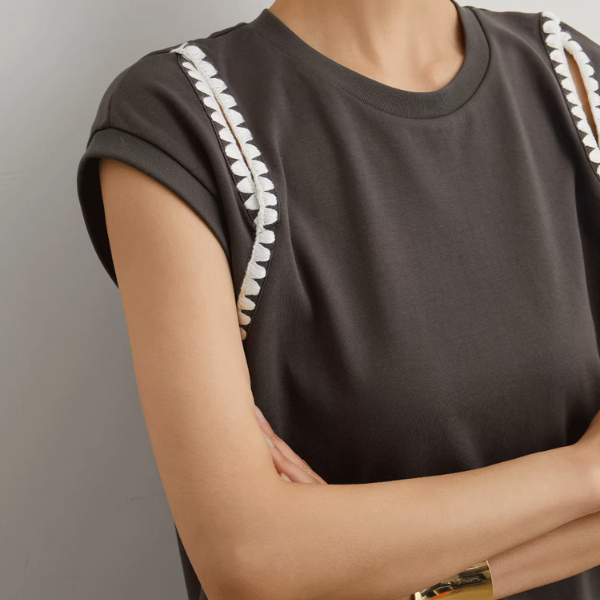 カットアウトフレンチスリーブクルーネックトップ《Z00949》