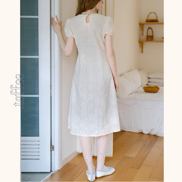 パフスリーブ蝶柄刺繍入りミモレ丈ワンピース《Z00873》