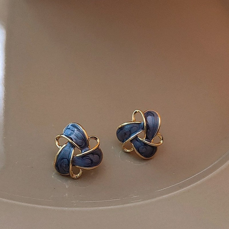 群青色のオイルドロップピアス