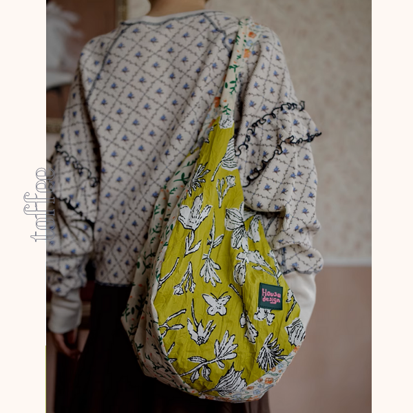 パッチワーク風花柄トートバッグ《Z00955》