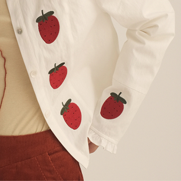 ストロベリープリントホワイトブラウス Z00448