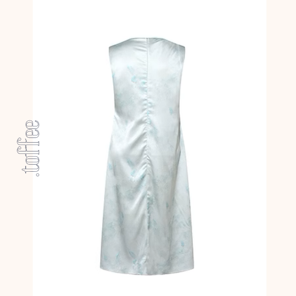 ミルクを飲む子犬プリントのノースリーブワンピース《Z00964》