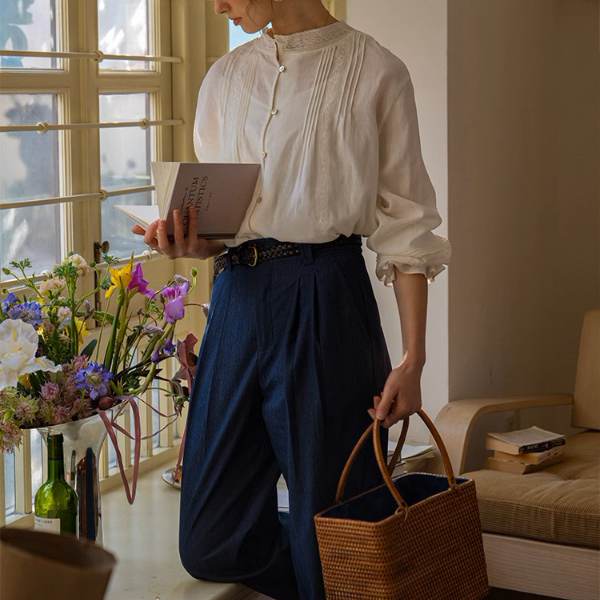 【2color】レース刺繍&バックボタンディテールブラウス《Z00869》