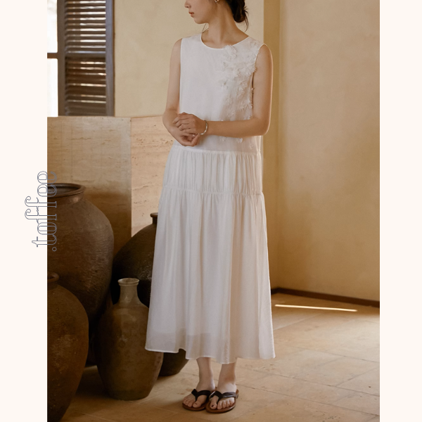 フラワー立体装飾ノースリーブティアードワンピース《Z00887》