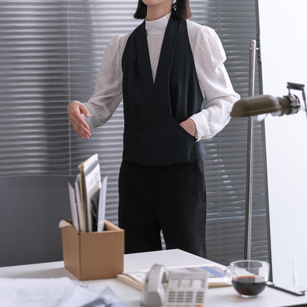 Vネックバックフリルデザインベスト Z00552