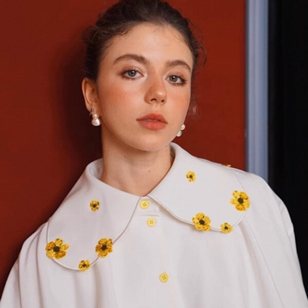 【2color】花の妖精:芸術的なお花刺繍のドールカラーブラウス 《C0191》