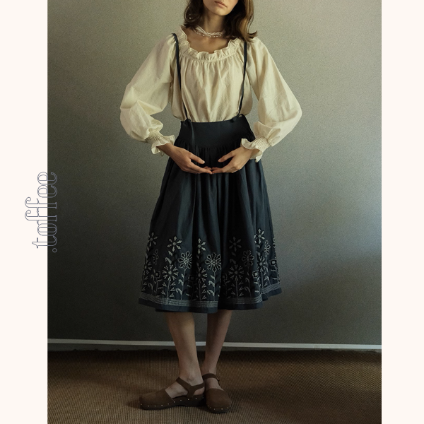 レトロ調花柄刺繍サスペンダースカート《Z01109》