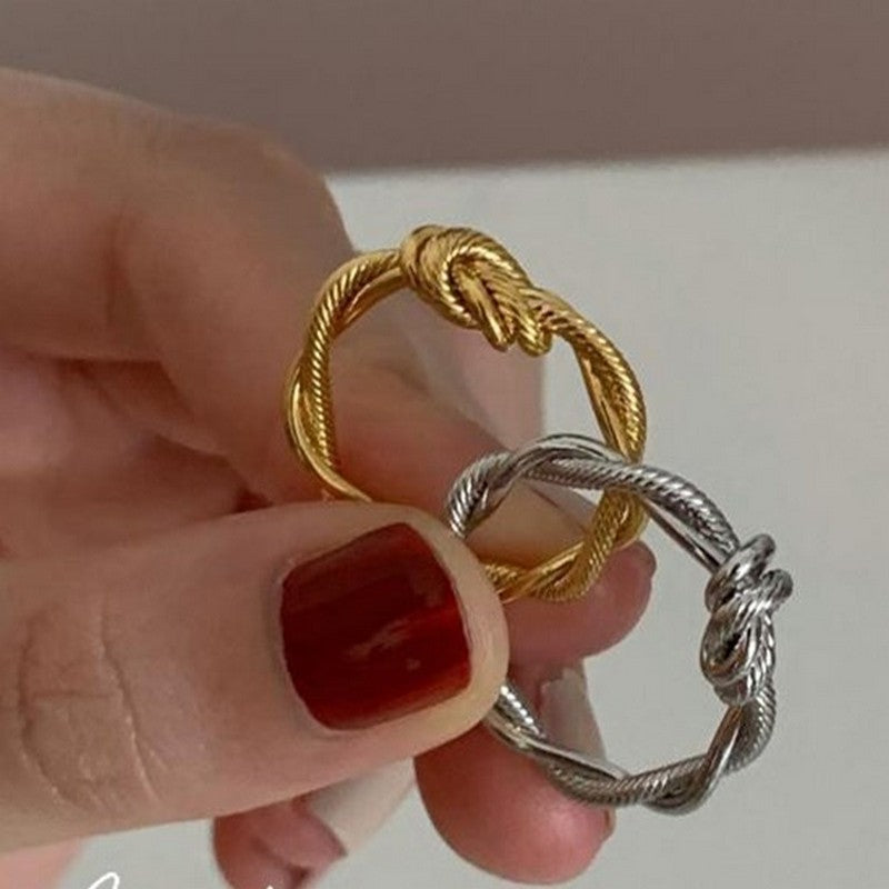 結び目キュッとしたリング