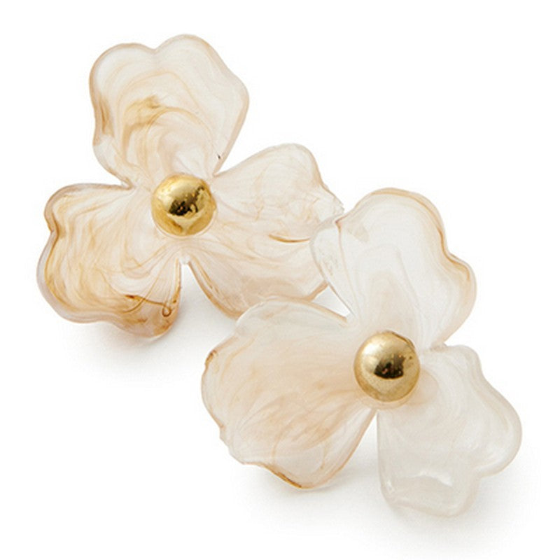 淡い花が可憐なピアス