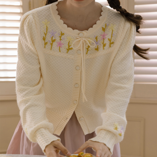 花咲くヨーク刺繍のアイボリーカーディガン《Z01080》