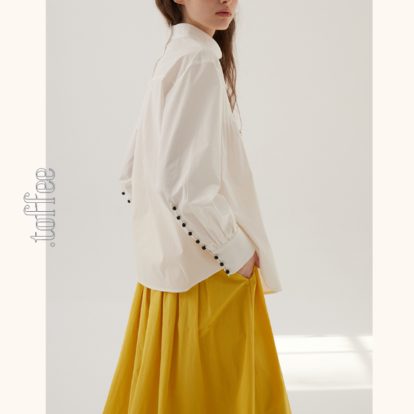 【2color】ボタン装飾プリーツブラウス《Z00846》