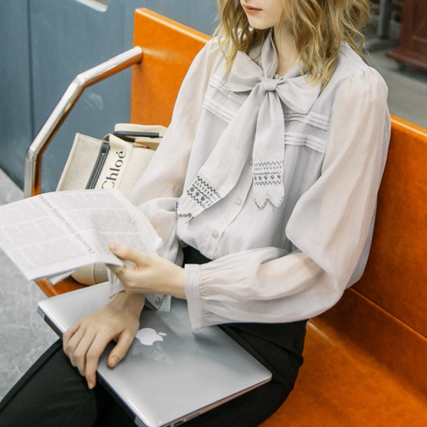 詩集入りリボンタイのクラシックシャツ《Z01095》