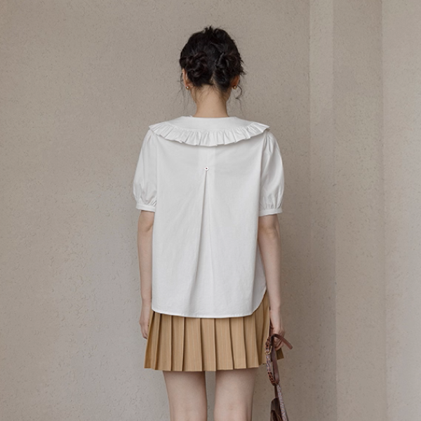 フリル襟が揺れるホワイトブラウス《Z01083》
