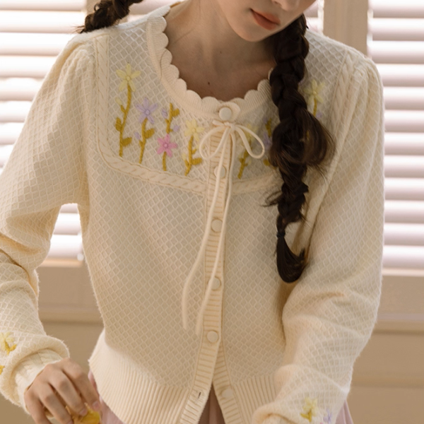 花咲くヨーク刺繍のアイボリーカーディガン《Z01080》